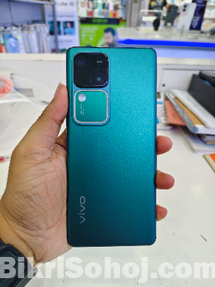Vivo V30